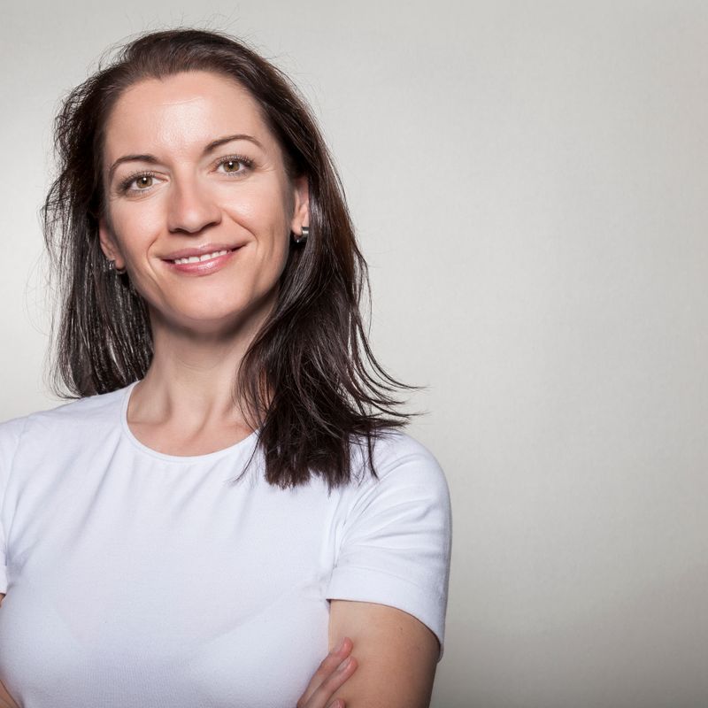 Portrait de Malika Ferrand, socio-esthéticienne bénévole